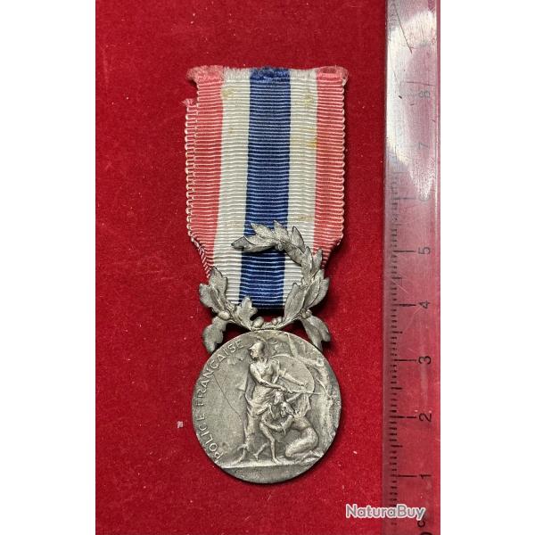 8 FRANCE - M�DAILLE DU MINIST�RE DE L'INT�RIEUR en argent