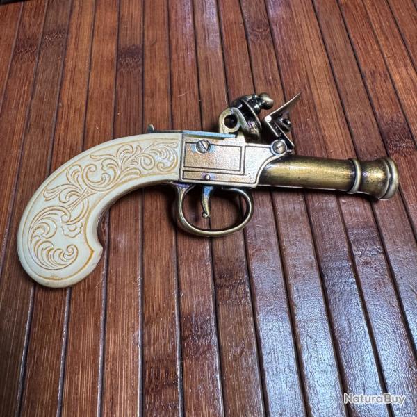 JOLIE REPRODUCTION D'UN PISTOLET A SILEX DE D�FENSE TYPE DERRINGER