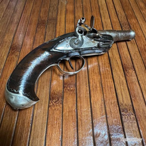 PISTOLET DE GOUSSET LUXE A SILEX DE VOYAGE TOUTES GARNITURES ARGENT