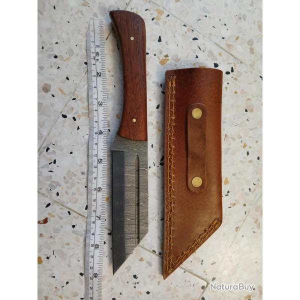 Couteau type seax viking avec lame damas