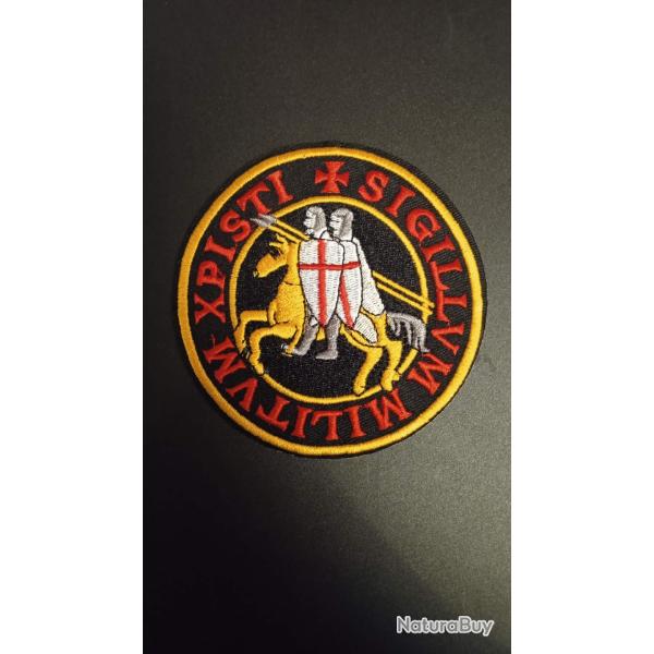 Patch chevalier thermocollant port offert par lettre verte