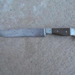 Couteau sans Fourreau Artisanal Poign&eacute;e Forme de Pied Poilus ? ww1 ?