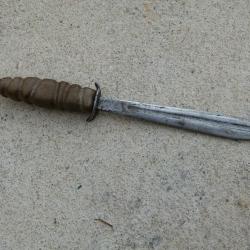 Couteau sans Fourreau Artisanal Poign&eacute;e Bois Pommeau Etoile Poilus Orient ? ww1 ?