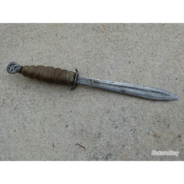 Couteau sans Fourreau Artisanal Poign�e Bois Pommeau Etoile Poilus Orient ? ww1 ?