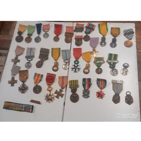 32 m�dailles militaires : L�gion d'honneur Indochine Alg�rie Lib�ration Orient