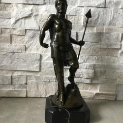 Superbe Statut en Bronze L&eacute;gionnaire Romain avec signature