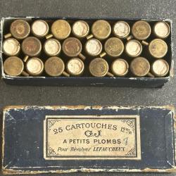 Boite ancienne de cartouches 12 mm &agrave; Broche pour revolver - voir les photos