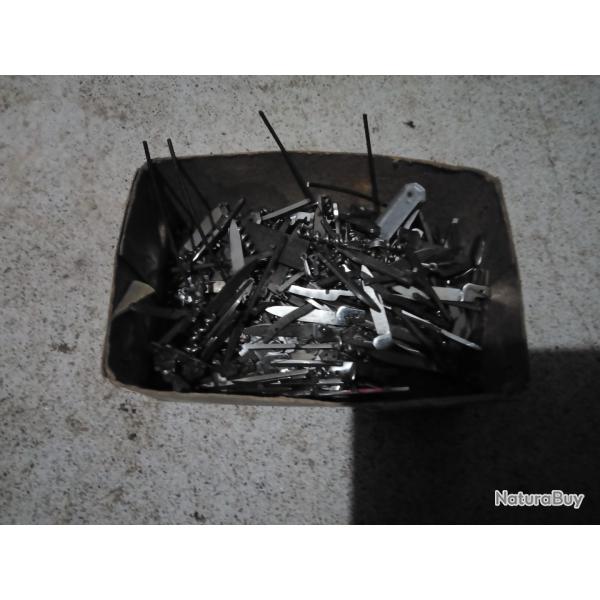 Couteau ancien pliant lot fournitures lames,ressort platine tir bouchon tr�s gros Lot.