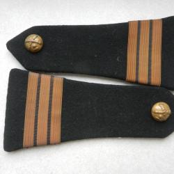 ancienne paire de pattes d'&eacute;paule/&eacute;paulettes artillerie capitaine avec boutons