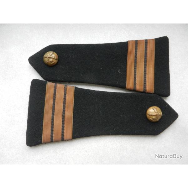 ancienne paire de pattes d'�paule/�paulettes artillerie capitaine avec boutons