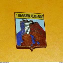 1&deg; Division A&eacute;rienne, &eacute;mail, 3 avions de profil, &eacute;pingle &agrave; bol&eacute;ro, FABRICANT SANS ,HOMOLOGATION SANS