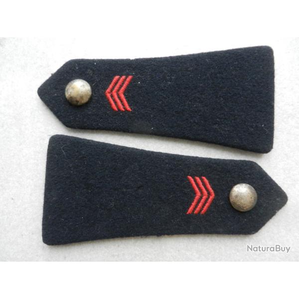 ancienne paire de pattes d'�paule/�paulettes militaires avec boutons