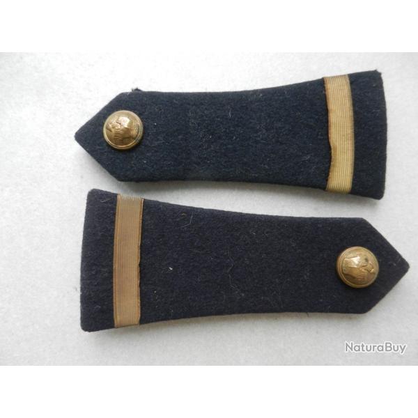 ancienne paire de pattes d'�paule/�paulettes militaires avec boutons d'adjudant du g�nie.
