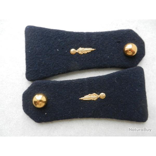 ancienne paire de pattes d'�paule/�paulettes militaires avec boutons d'infanterie