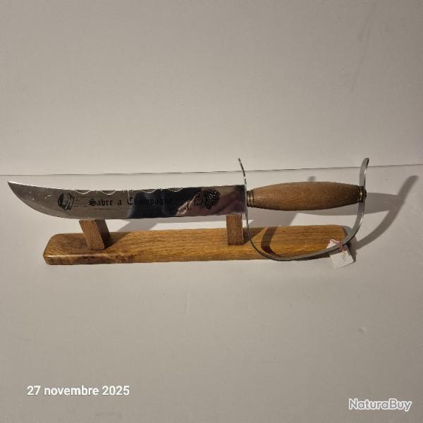 Sabre � champagne vintage, �tat neuf, marque Roger Orf�vre.et son support