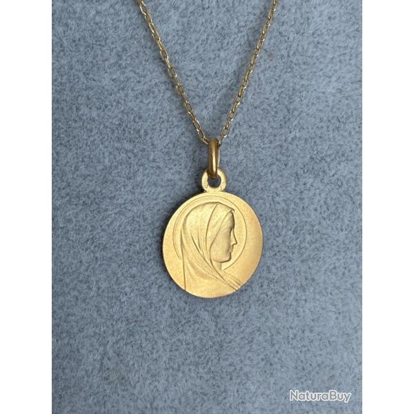 Collier en or massif 18 carats avec m�daille religieuse - Marie