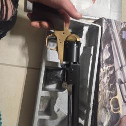Vend revolver a poudre noir
