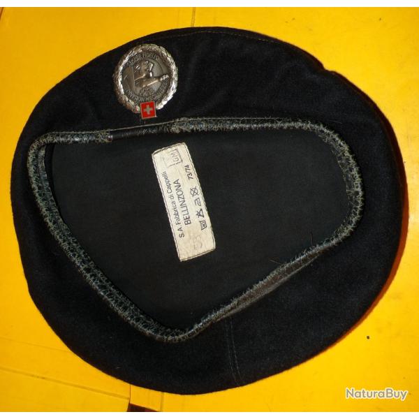 BERET BLEU AVEC INSIGNE DE LA 1 BRIGADE MECANISEE DE L'ARMEE SUISSE , FABRICATION DU BERET EN ITALIE