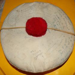 BERET BACHI DE LIBERABLE DE LA MARINE NATIONALE  DE L'ARMEE FRANCAISE AVEC POMPON ROUGE , AVEC MESSA