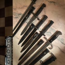 Lot de 6 ba&iuml;onnettes dont une sans fourreau ensemble en bel &eacute;tat