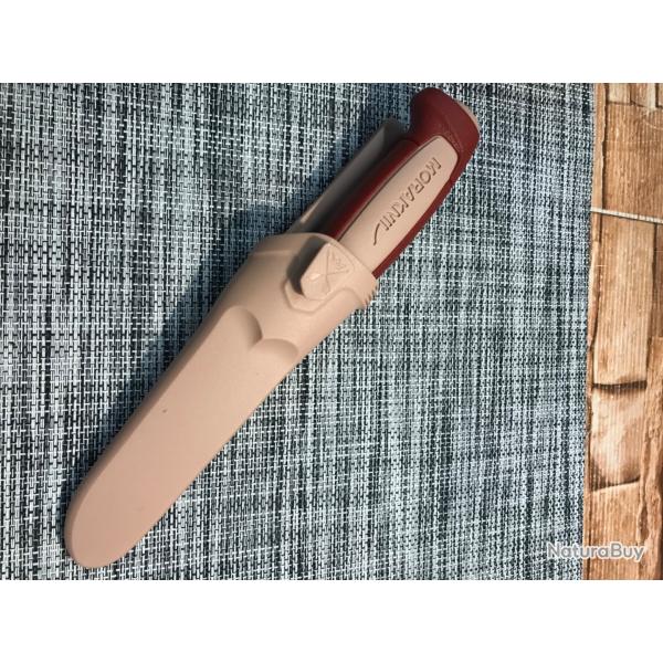 Poignard ��Morakniv