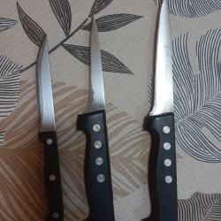 3 couteaux de d&eacute;coupe .  2 d&eacute;sosseur bargoin l enclume plus 1 couteau a saign&eacute;