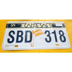 PLAQUE IMMATRICULATION VEHICULE U.S.A : KANSAS SBD 318 , ETAT VOIR PHOTOS . POUR TOUT RENSEIGNEMENT