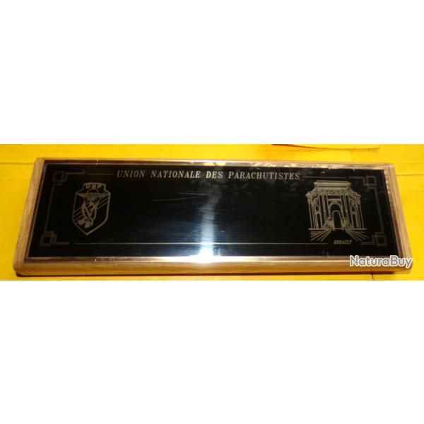 PLUMIER OU BOITE A STYLOS EN BOIS DE L'UNION NATIONALE DES PARACHUTISTES , HERAULT , LONGUEUR 27 CM