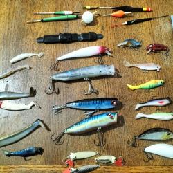 Lots de p&ecirc;che leurres bouchons tr&egrave;s bon &eacute;tat voir photos