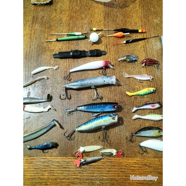 Lots de p�che leurres bouchons tr�s bon �tat voir photos