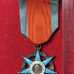 FRANCE - M&Eacute;DAILLE CHEVALIER DE L'ORDRE DU M&Eacute;RITE SOCIAL