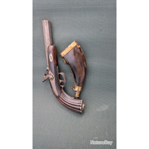 Mousquet et sa poudri�re xvi xvii �me