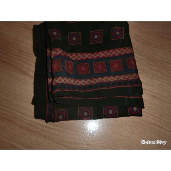 foulard carr� vintage  YSL paris  roulott�  62 X 60  cm