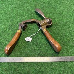 SERTISSEUR  POUR CARTOUCHES  CALIBRE  16  20 &Egrave;ME  N&deg; 2