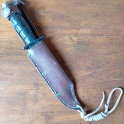 Poignard type combat