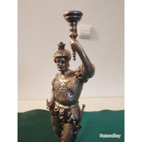 Statuette n�o-Renaissance repr�sentant un guerrier du XVIe si�cle