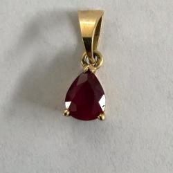 Pendentif en or 18 carats avec rubis naturel