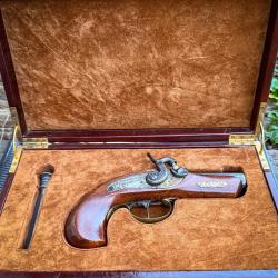 DERRINGER "Philadelphia" - fabrication Espagne - coffret - &eacute;tat proche du neuf - n&deg;0003155