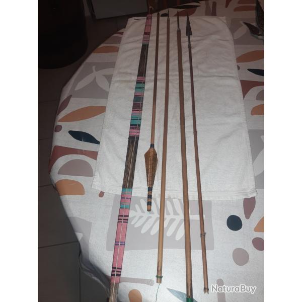 Arc am�rindien et 3 fl�ches en bambou et 1 fl�che moderne