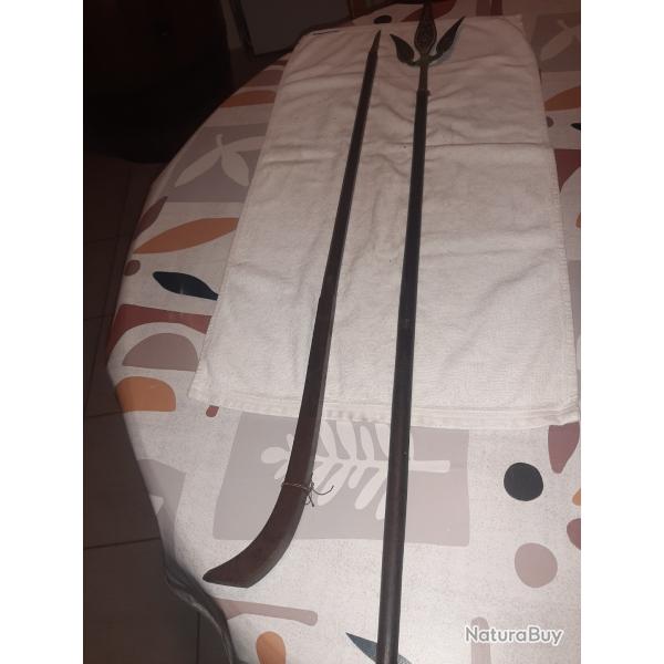 Lance indienne fer tribale laiton