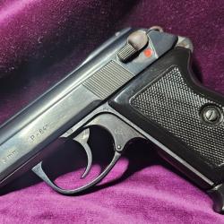 Pistolet Radom P-64, calibre 9x18 makarov, Pologne, 1966, Cat&eacute;gorie B