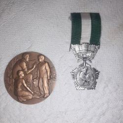 M&eacute;daille agricole argent et m&eacute;daille Travaux publics bronze ?