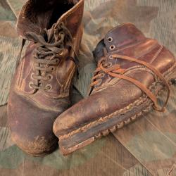 Paire de brodequins Allemand WW2 Gebirjager Marquage pr&eacute;sent T44