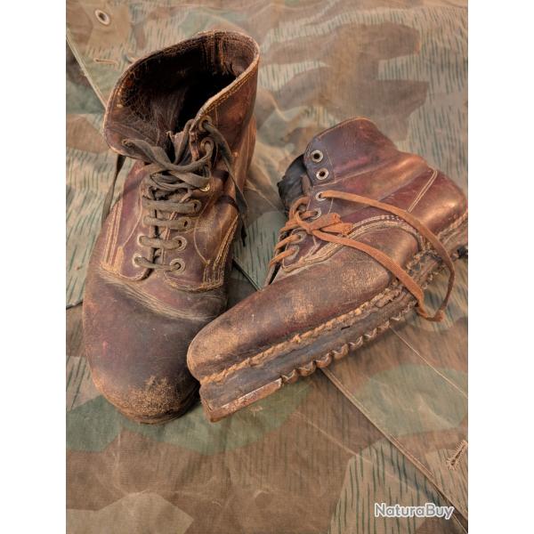 Paire de brodequins Allemand WW2 Gebirjager Marquage pr�sent T44