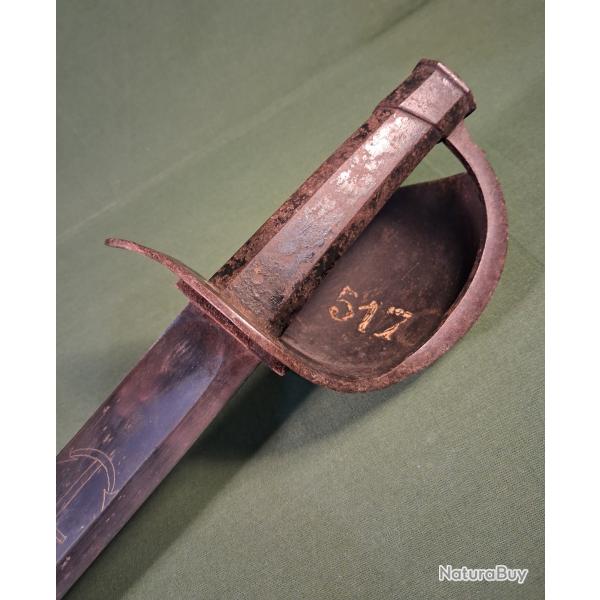Sabre de marine mod�le 1833 avec son fourreau en bon �tat.