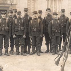 CPA -Groupe de soldats -N&deg;7507