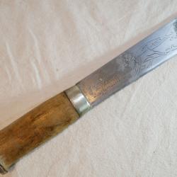 Couteau FINLANDE finlandais JANNE MARTT&uuml;NI Lapinleuku SF finlandais gravures sur lame SDC26COU001