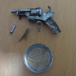 MINIATURE DE REVOLVER A BROCHE