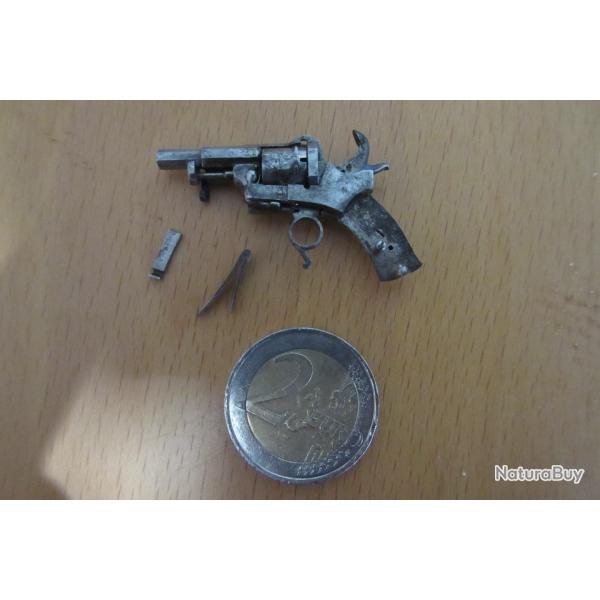 MINIATURE DE REVOLVER A BROCHE
