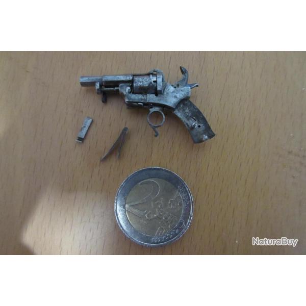 MINIATURE DE REVOLVER A BROCHE